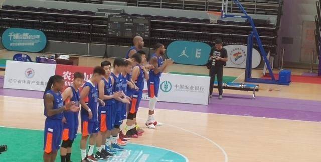  马赛德比战平局收场，球迷冲突引发关注  