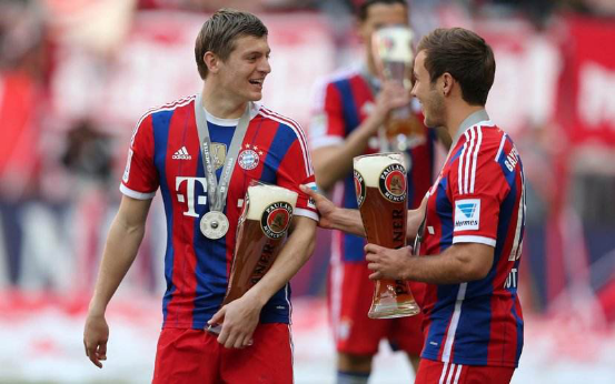  科隆主场十人应战，顽强逼平拜仁慕尼黑  