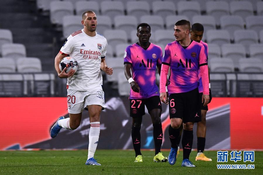  法甲揭幕战巴黎四球完胜里昂队  